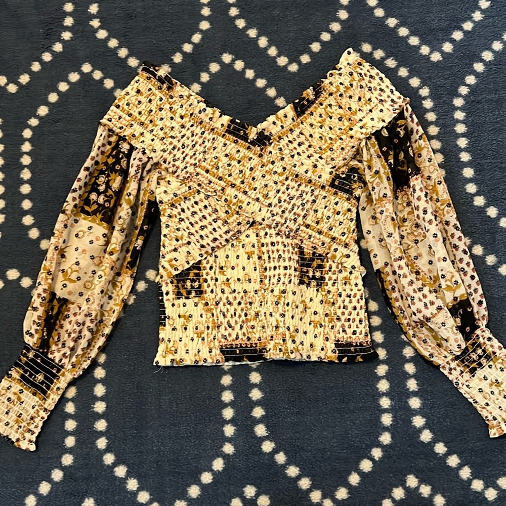 Like new BB Dakota top so cute